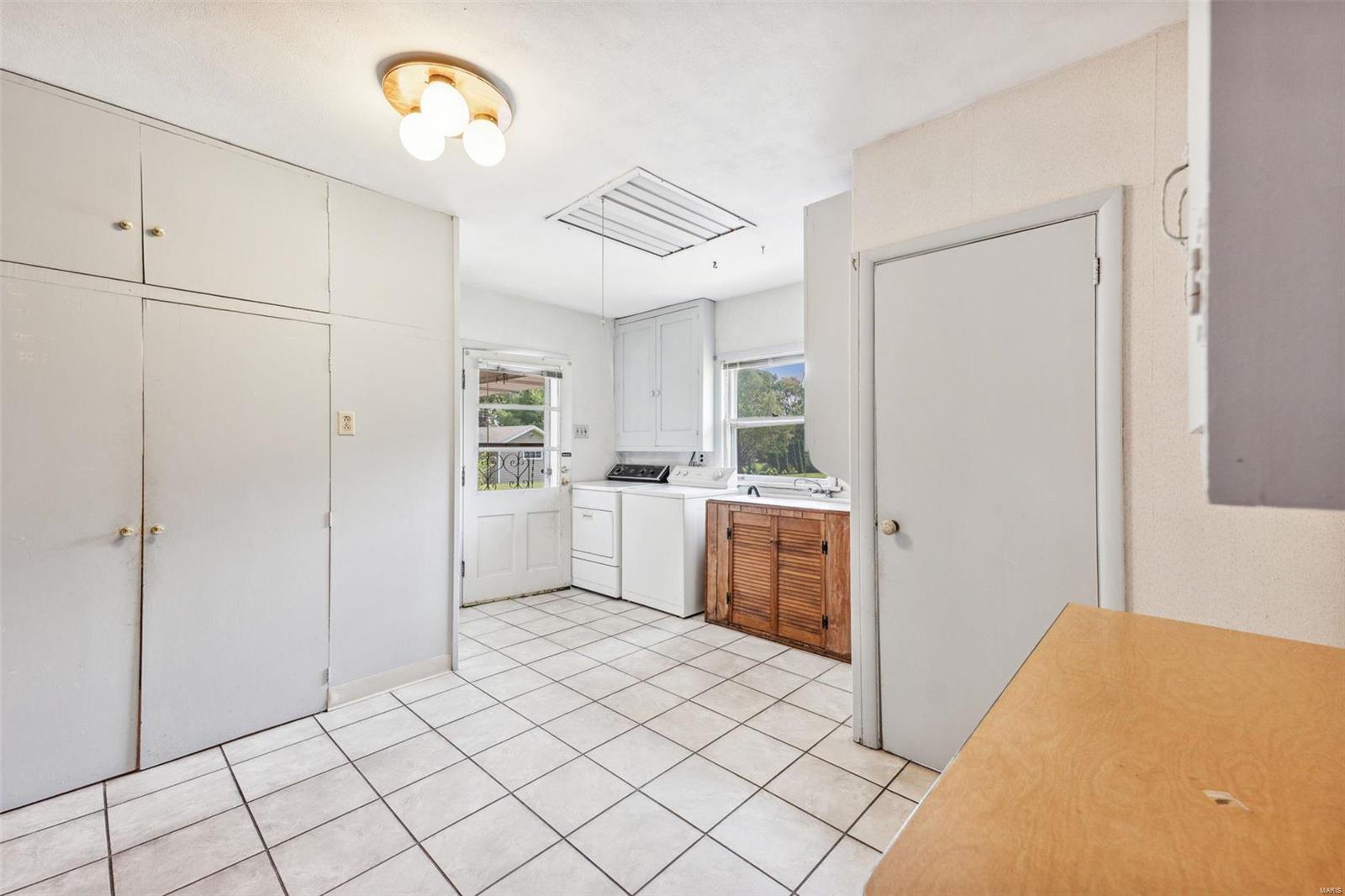 9330 Lincoln Drive