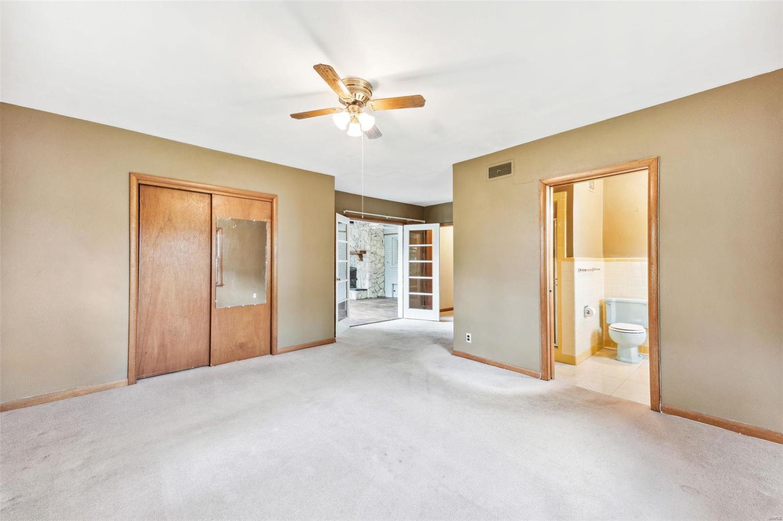 9330 Lincoln Drive