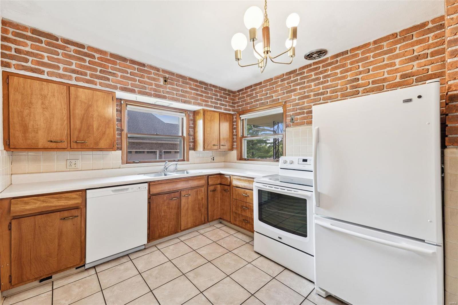 9330 Lincoln Drive