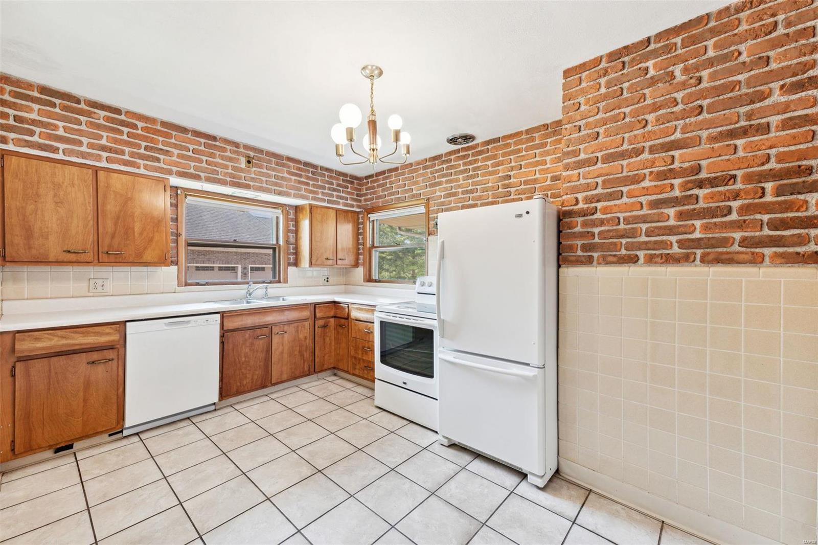 9330 Lincoln Drive
