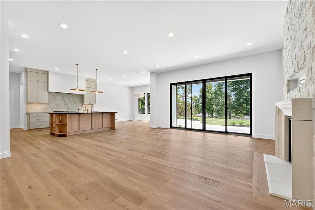 9330 Lincoln Drive