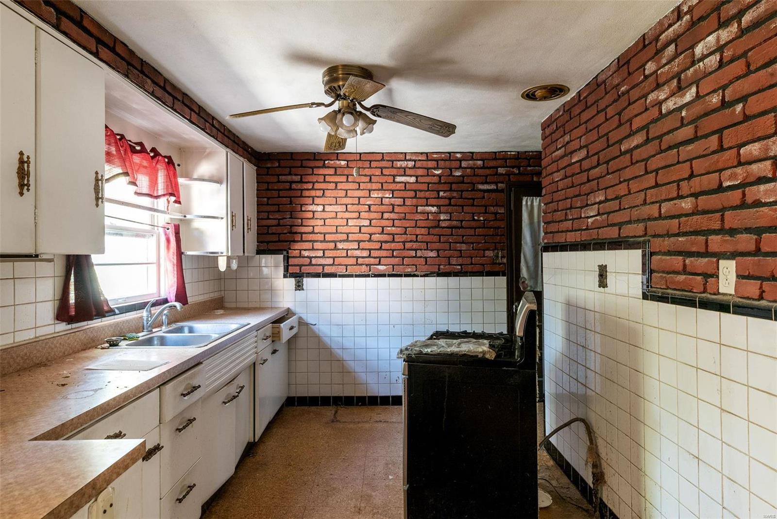 2470 Ackerman Avenue