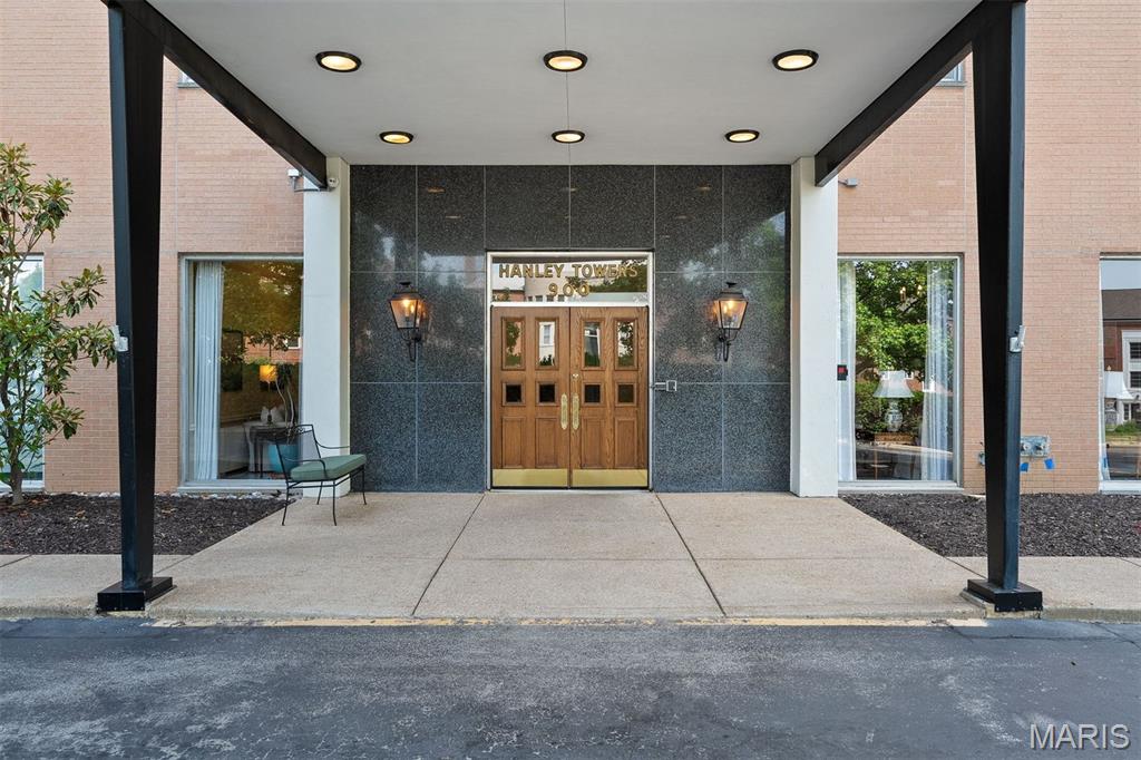 900 S Hanley Road Unit: 10B