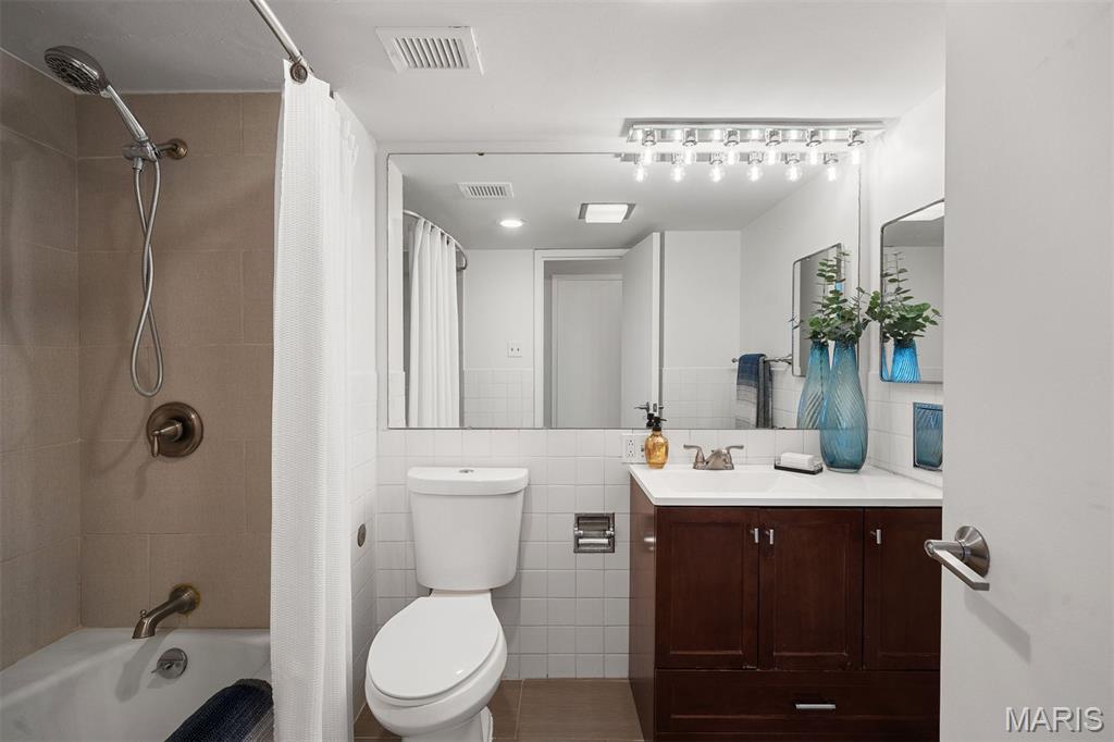 900 S Hanley Road Unit: 10B