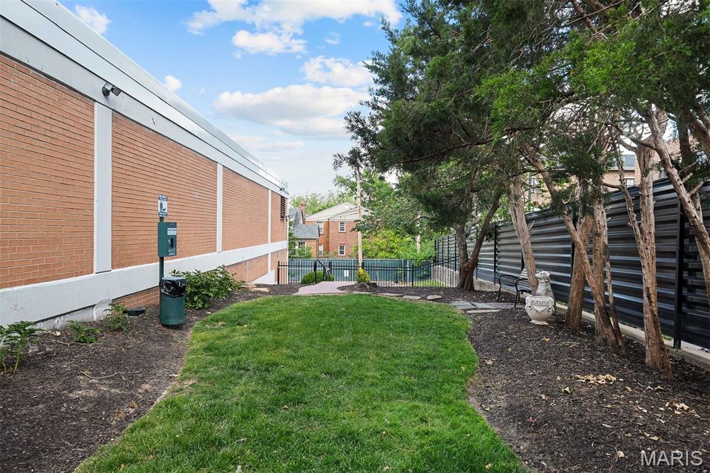 900 S Hanley Road Unit: 10B