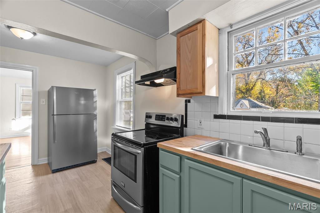 10045 Dorothy Avenue