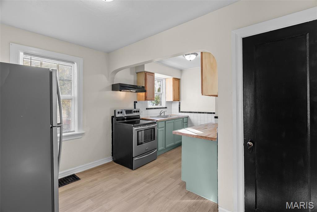 10045 Dorothy Avenue