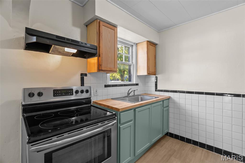 10045 Dorothy Avenue