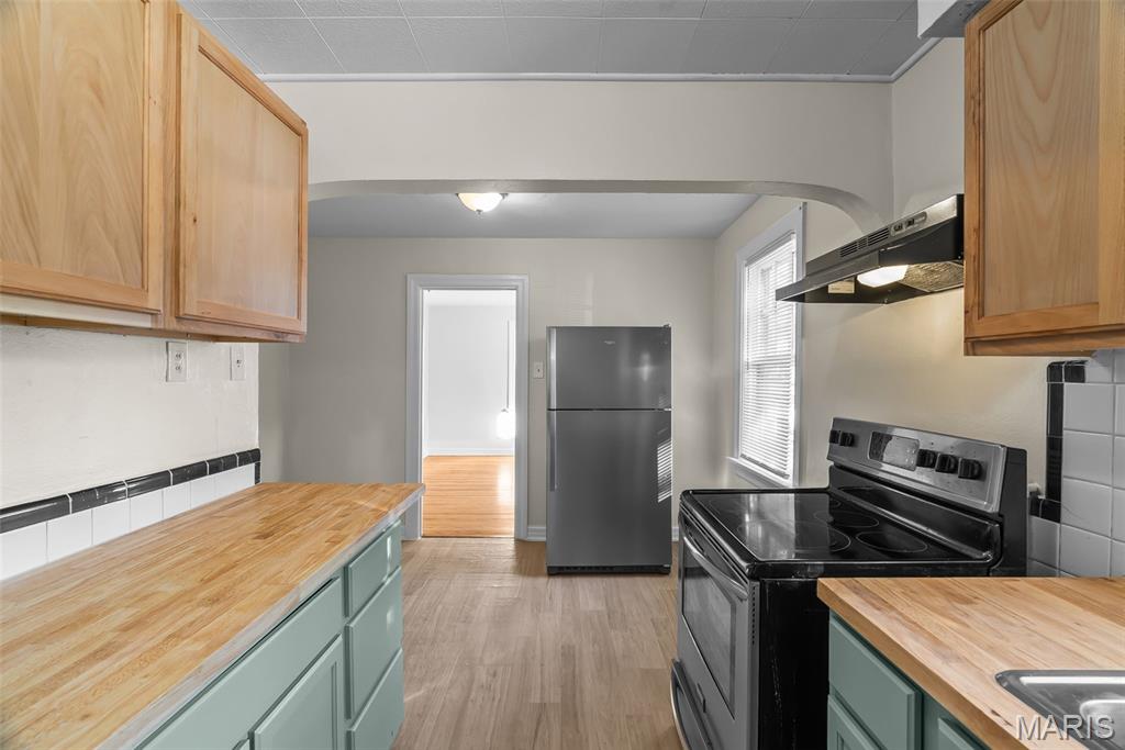 10045 Dorothy Avenue