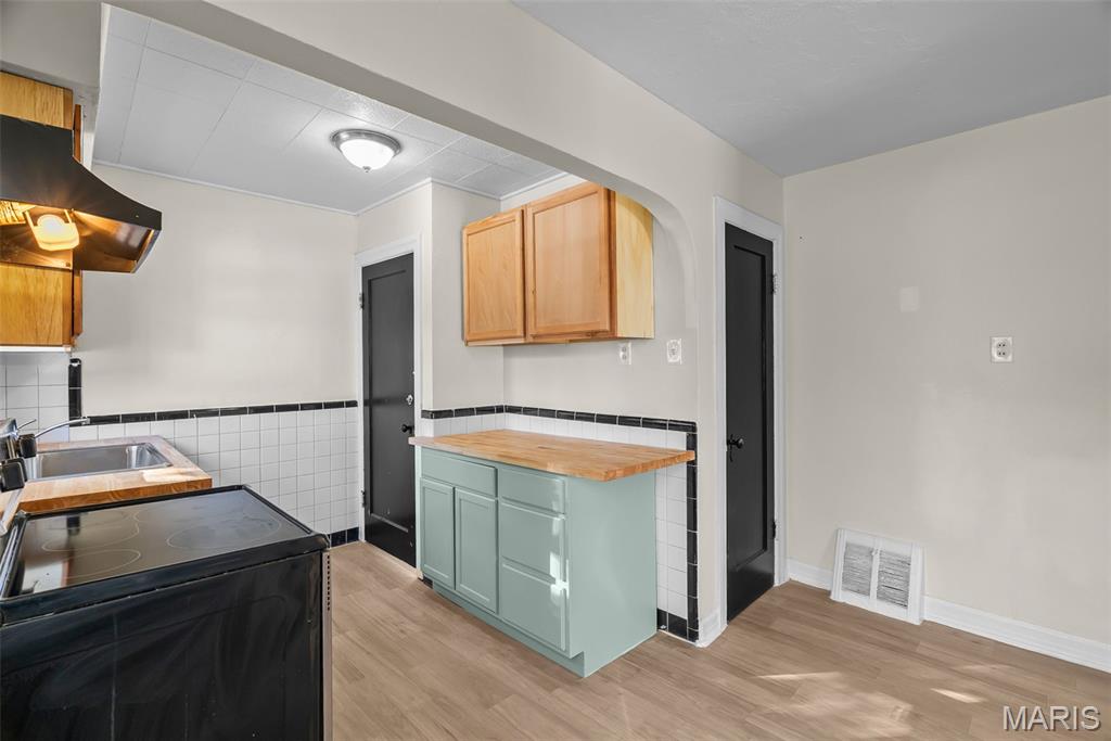 10045 Dorothy Avenue