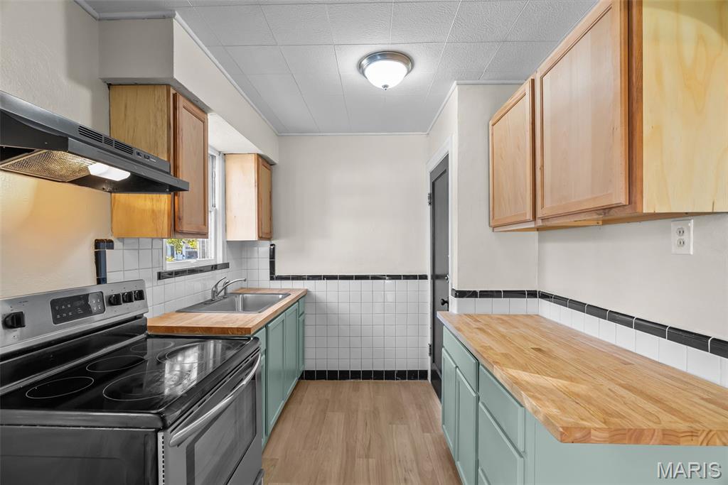 10045 Dorothy Avenue