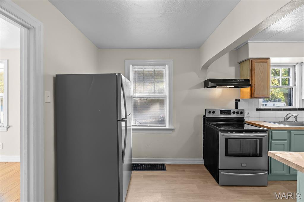 10045 Dorothy Avenue