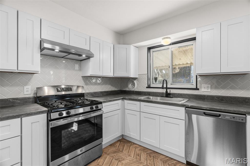 5544 Sapphire Avenue