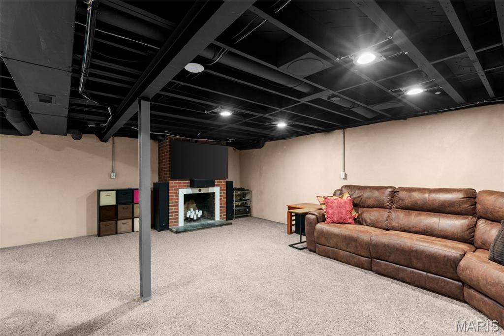 12301 Matthews Lane