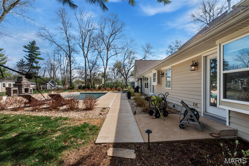 12301 Matthews Lane
