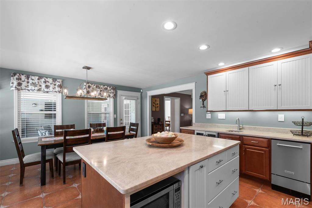 12301 Matthews Lane