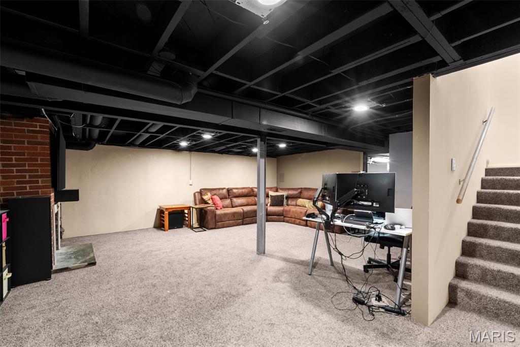 12301 Matthews Lane