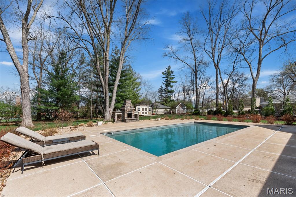 12301 Matthews Lane