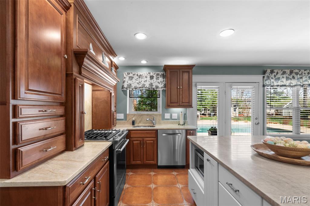 12301 Matthews Lane