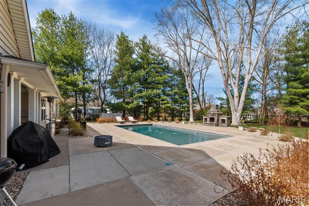 12301 Matthews Lane