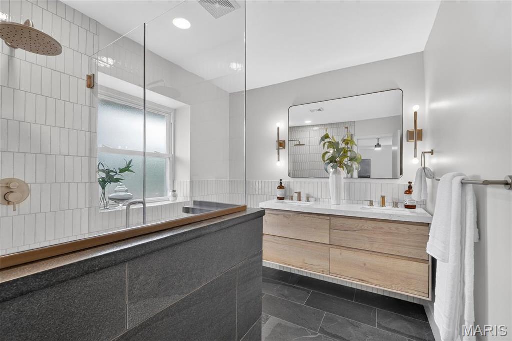 33 Stoneleigh Towers