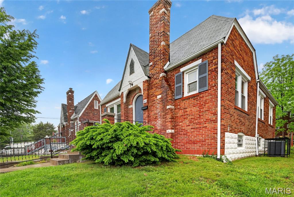 21 Robert Avenue
