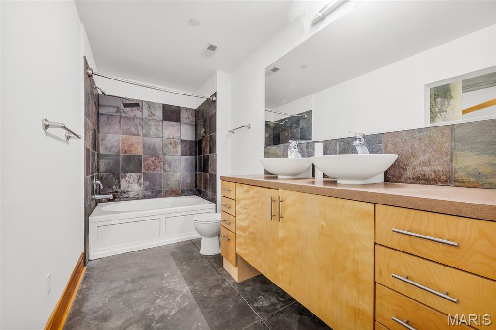 1601 Washington Avenue Unit: 310