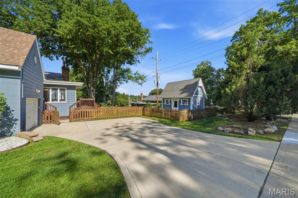 895 Brookside Drive