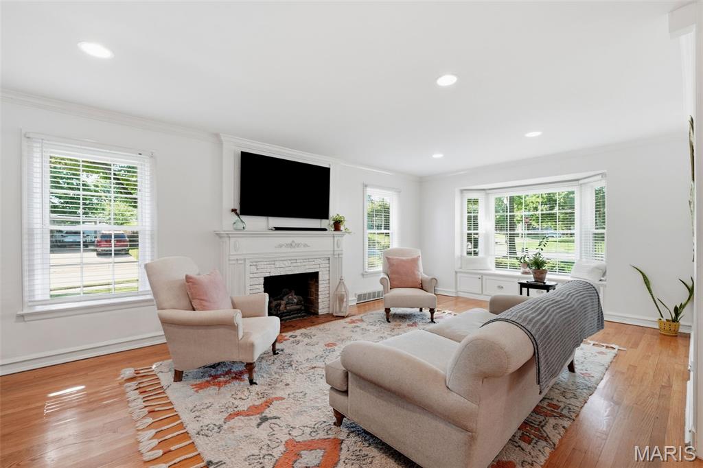 895 Brookside Drive