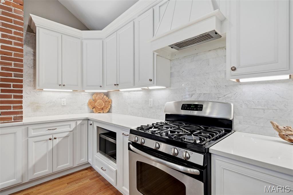 895 Brookside Drive