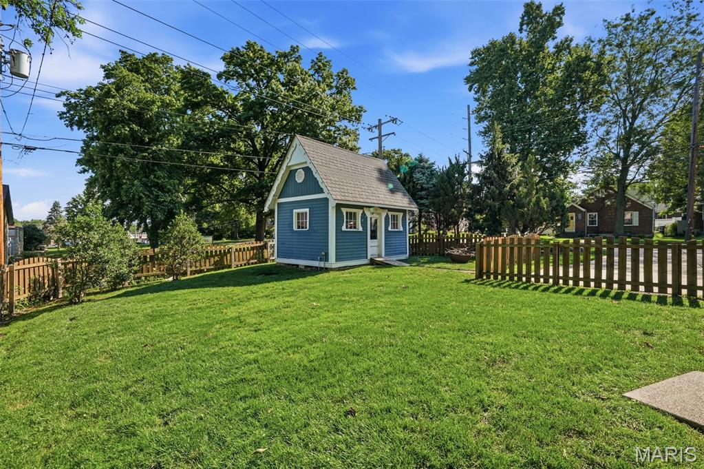 895 Brookside Drive