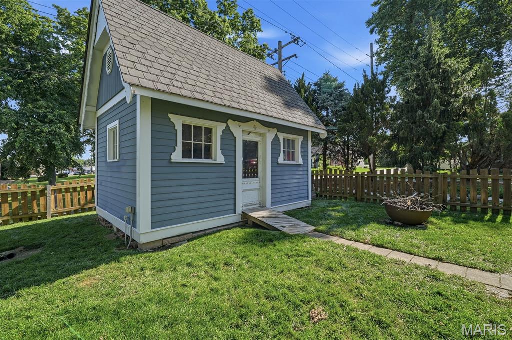 895 Brookside Drive