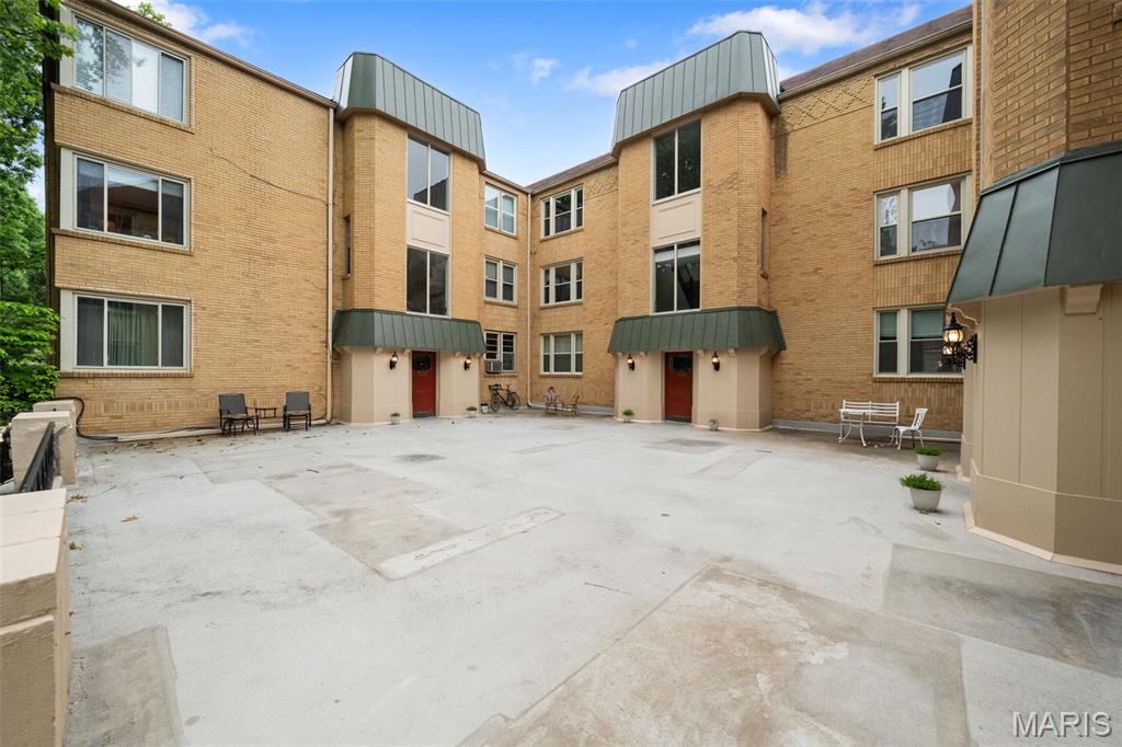 7542 York Drive Unit: 3E