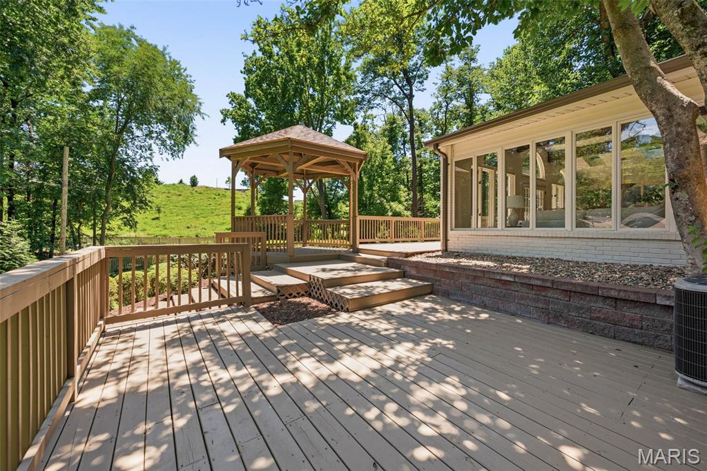 19 Sackston Woods Lane