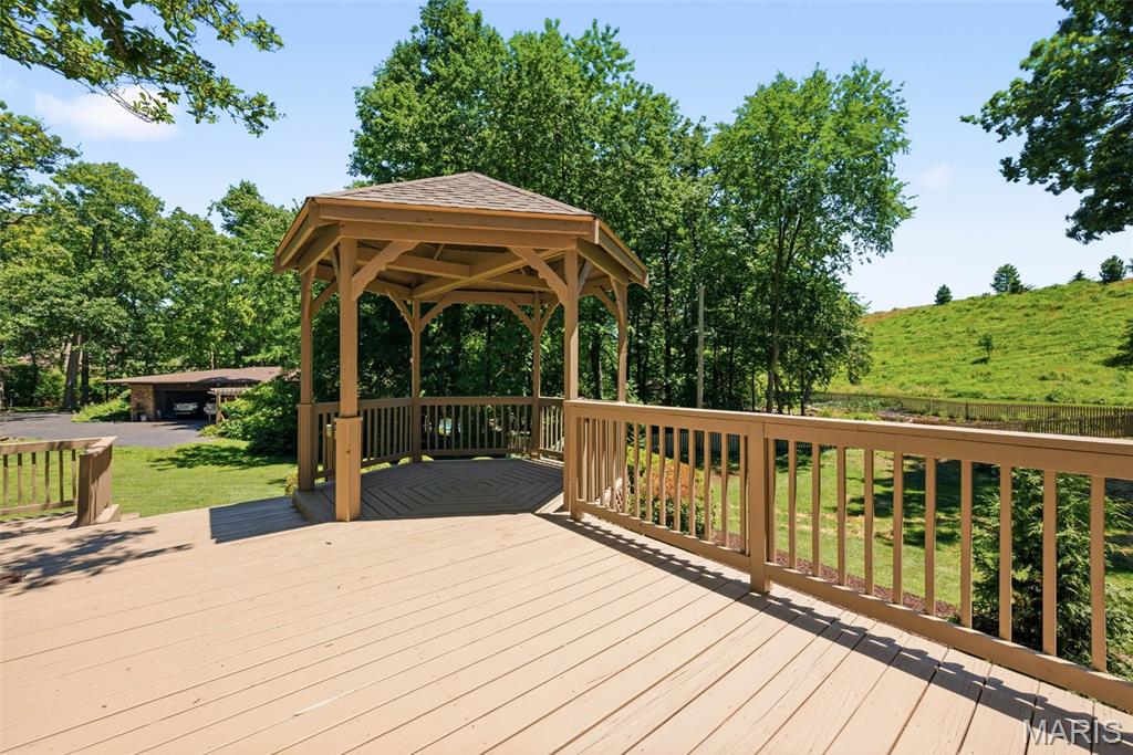 19 Sackston Woods Lane