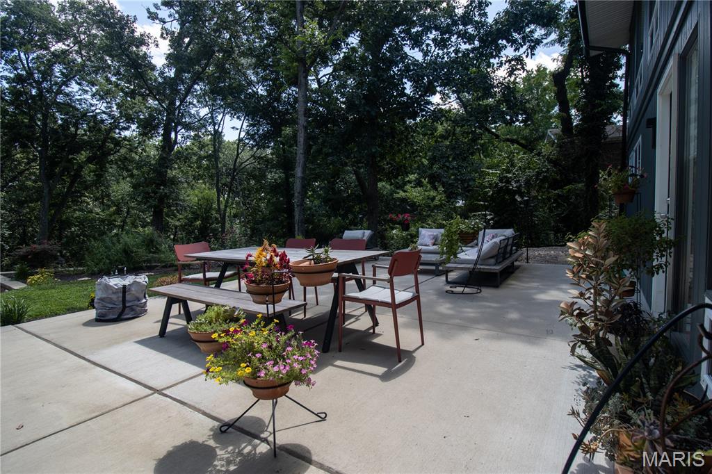 12212 Robyn Road