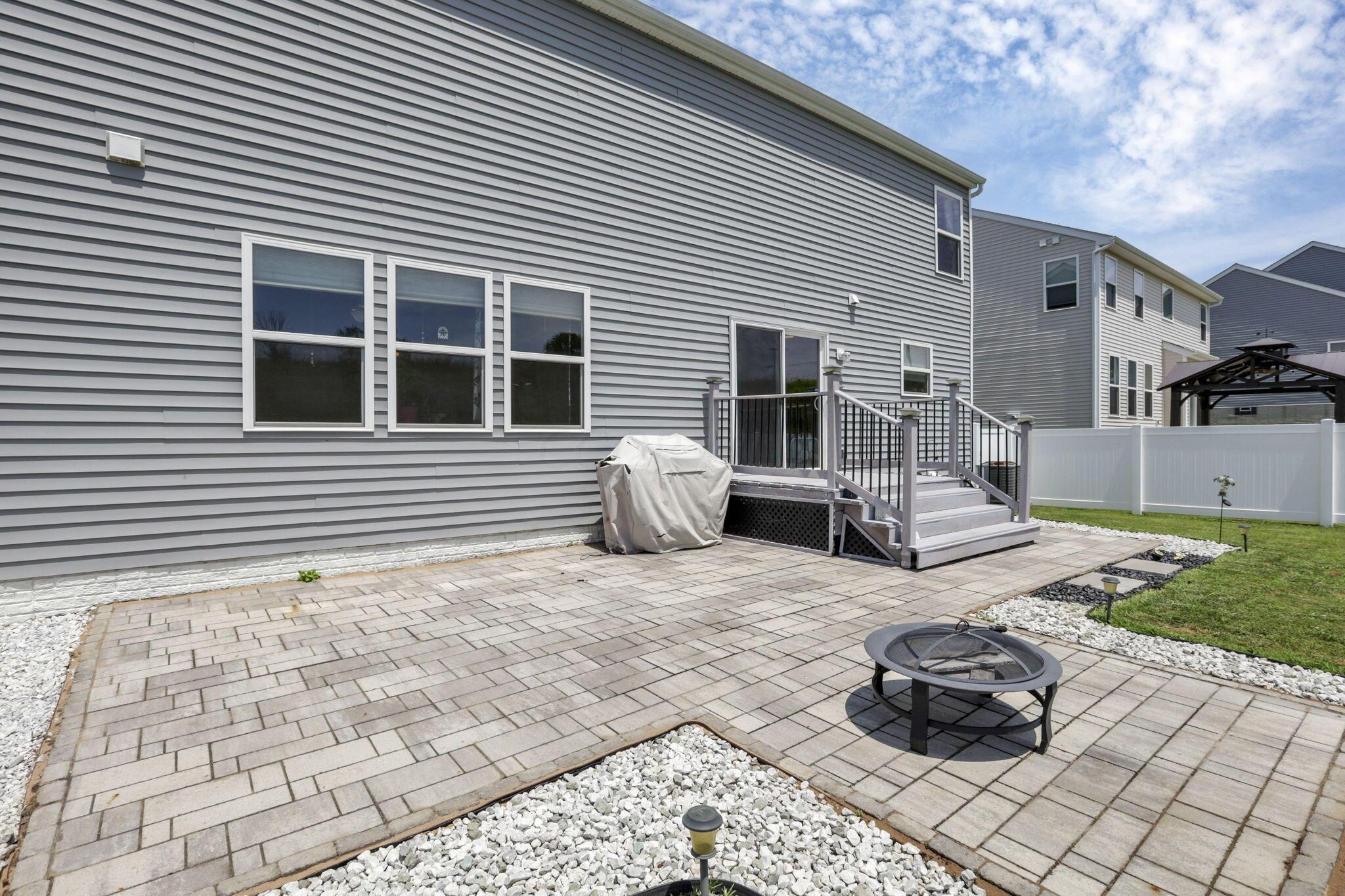 2138 Greencrest Way