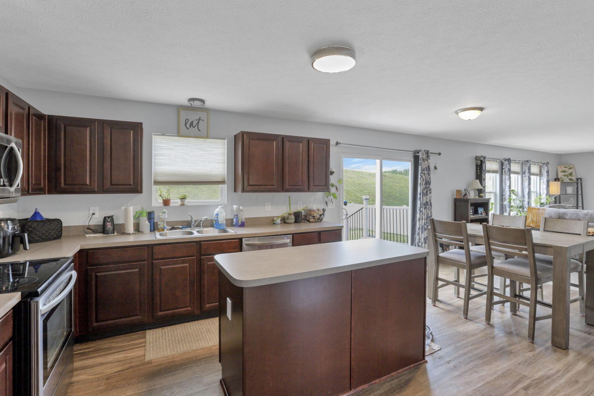 2138 Greencrest Way