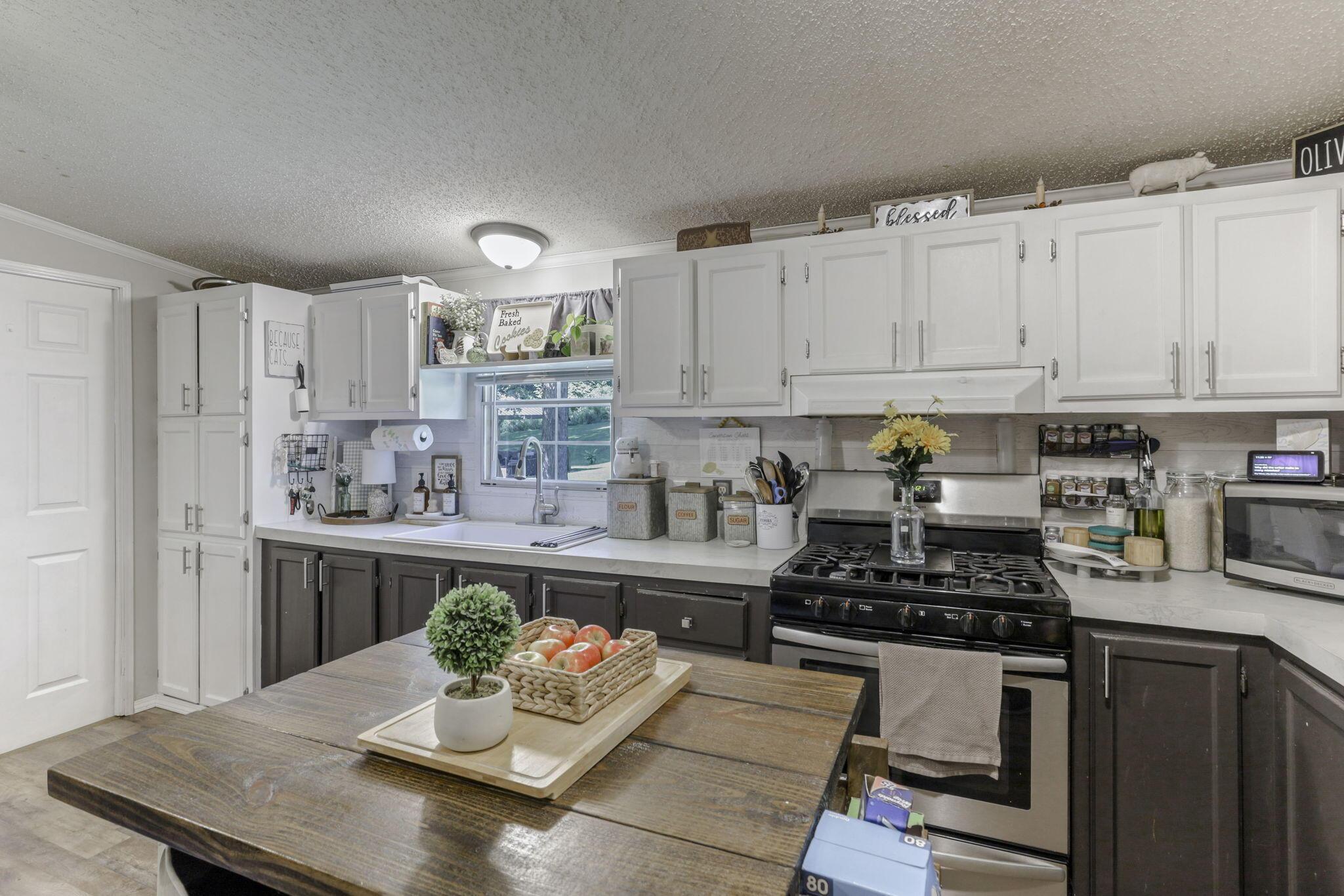 14521 Pleasant Valley Road
