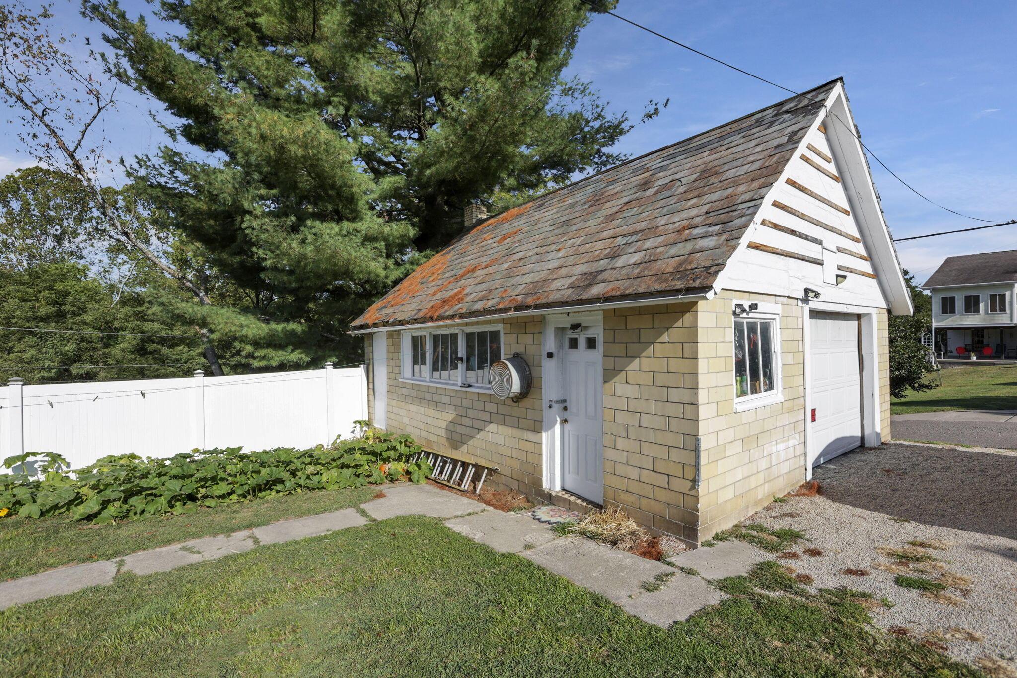 128 W Walnut Street
