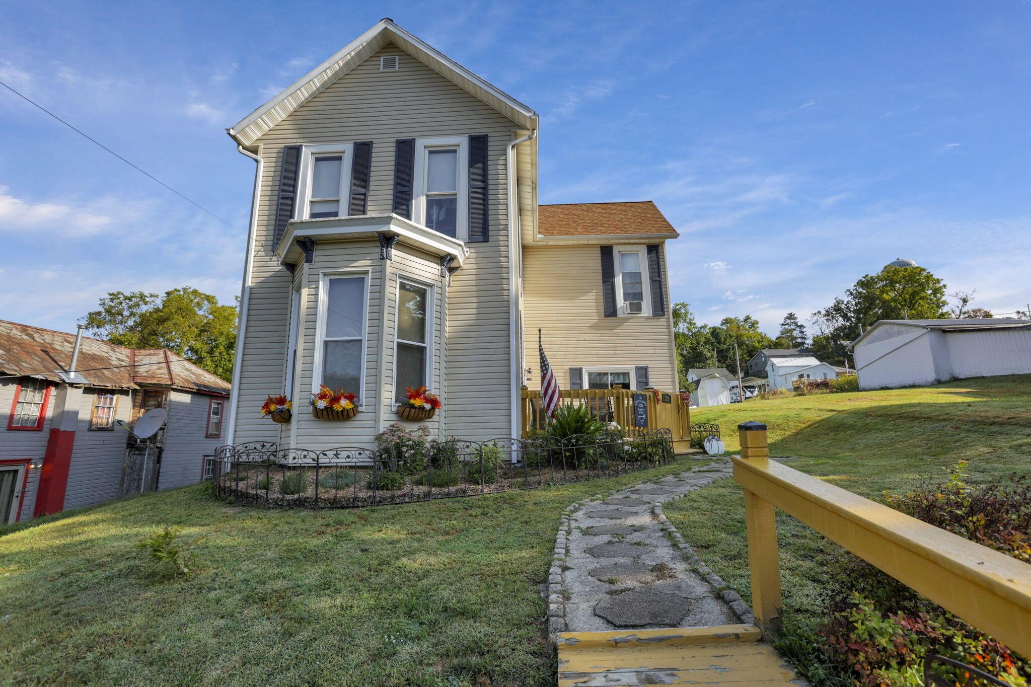 128 W Walnut Street