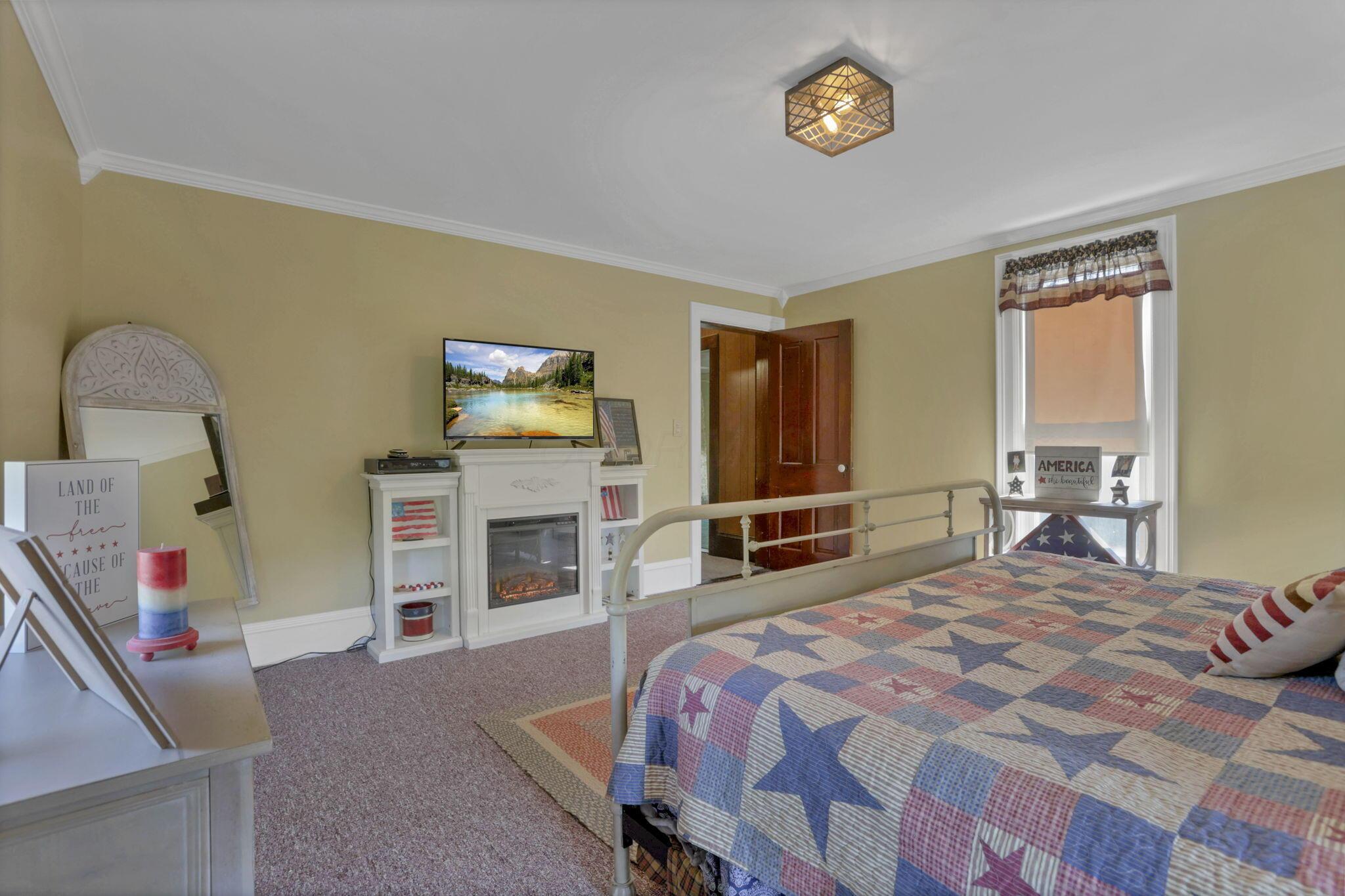 128 W Walnut Street