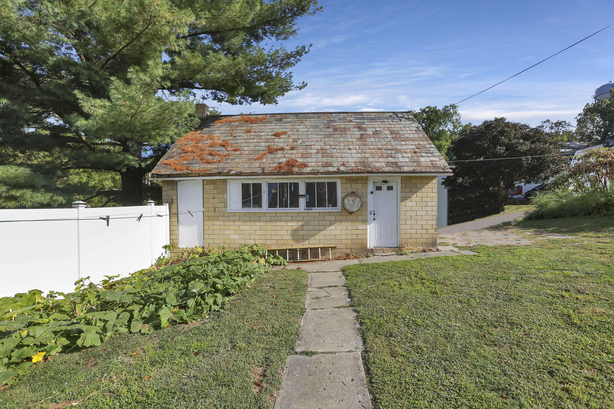 128 W Walnut Street