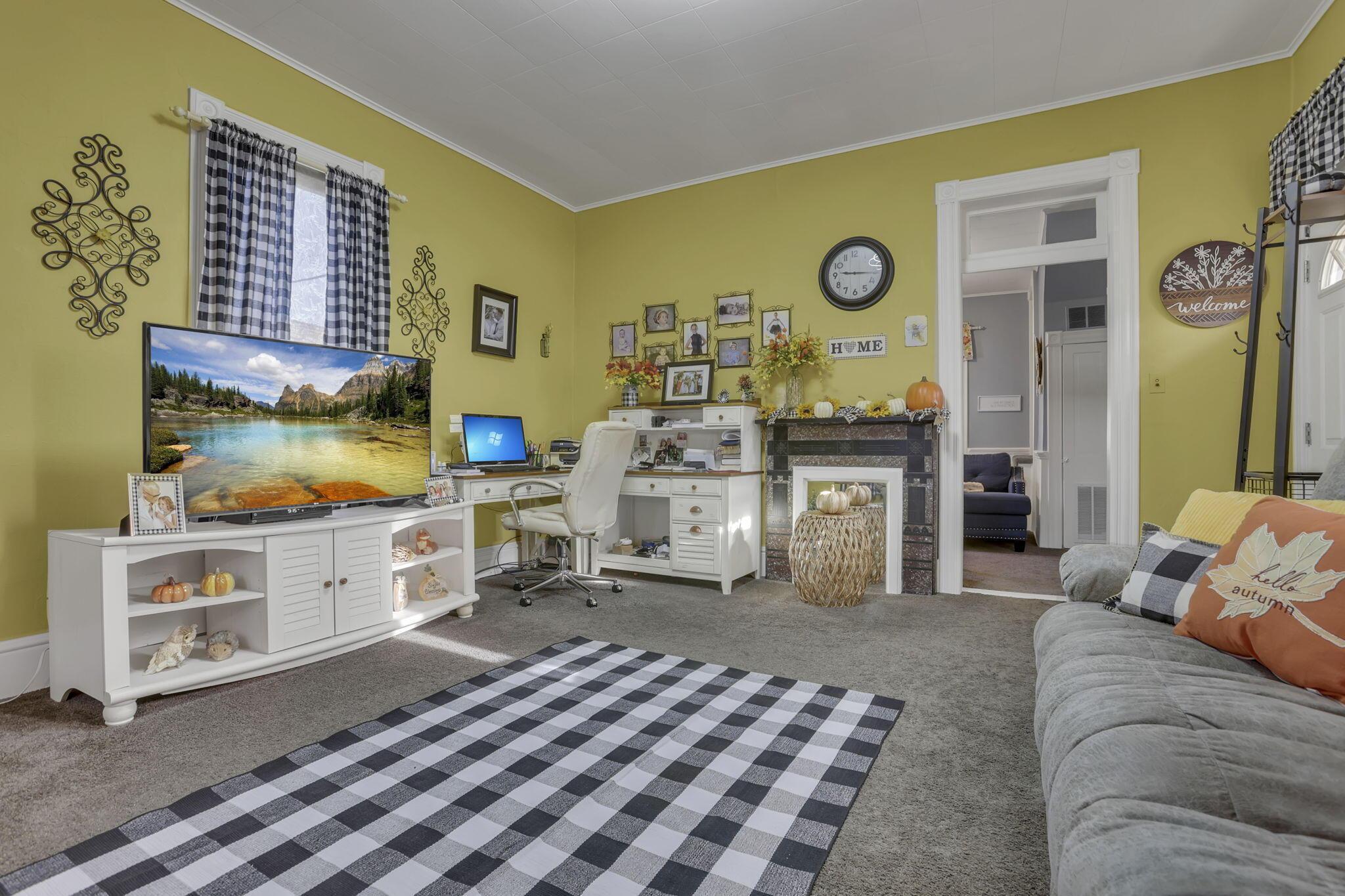 128 W Walnut Street