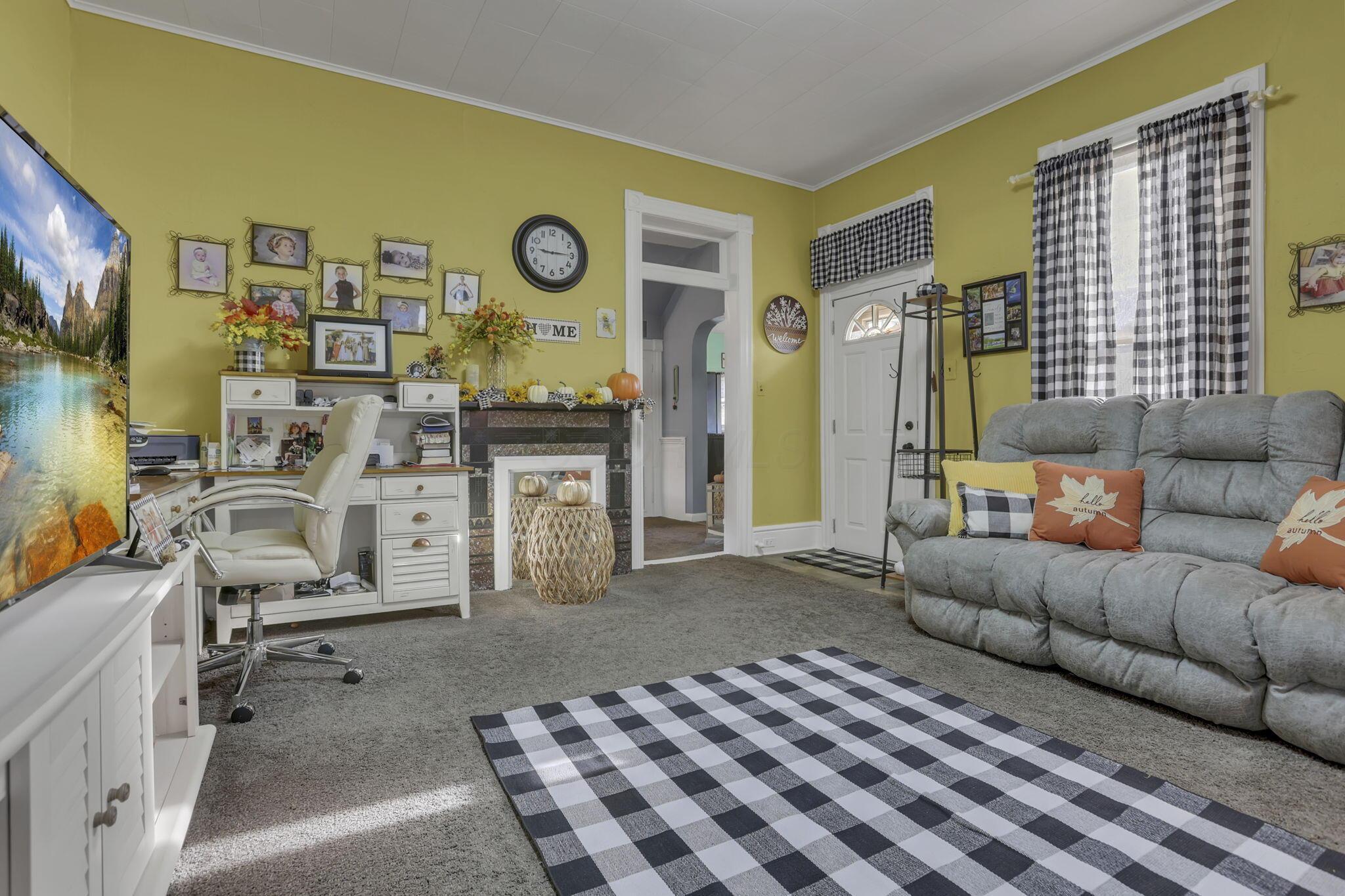 128 W Walnut Street