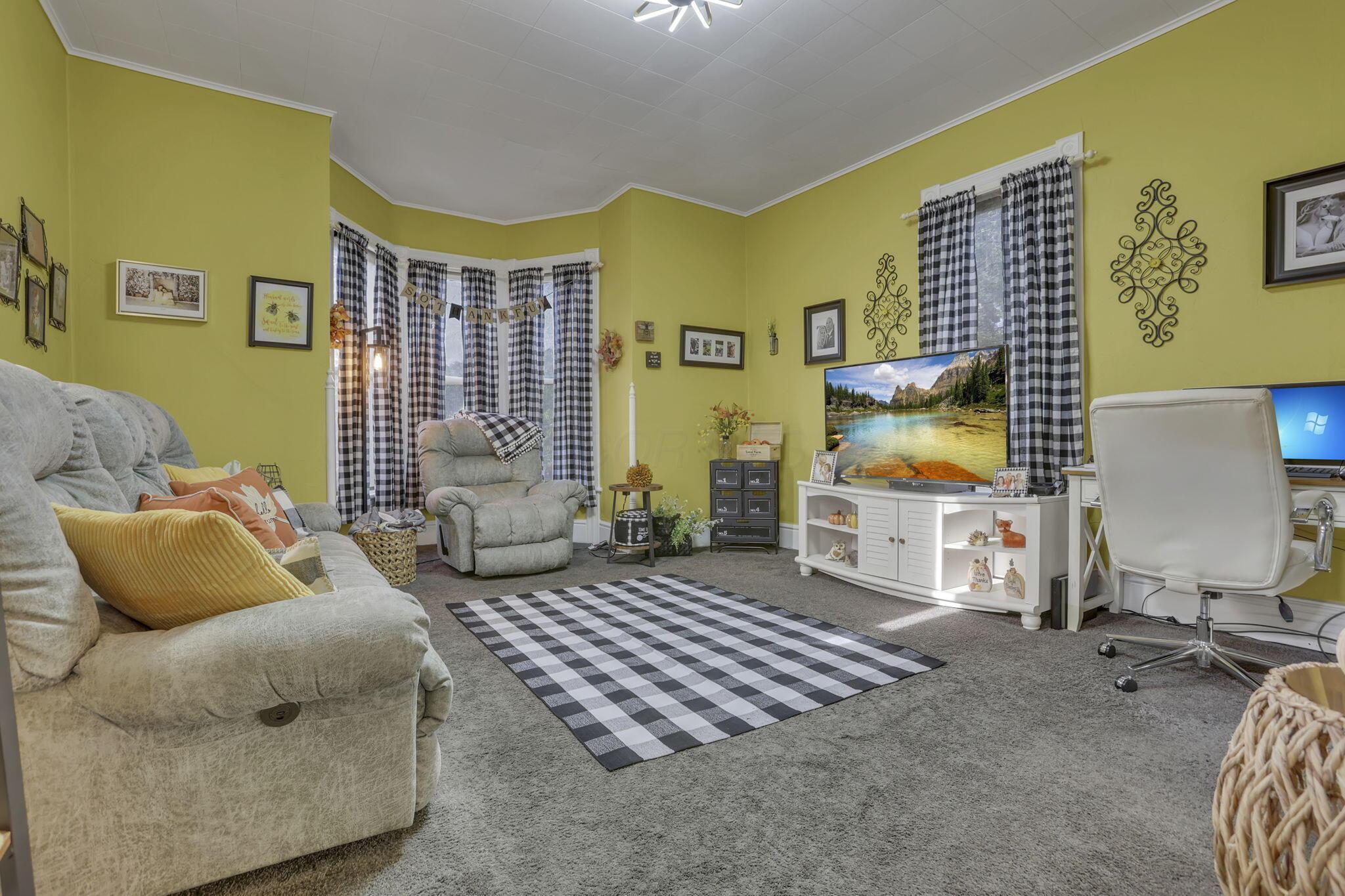128 W Walnut Street