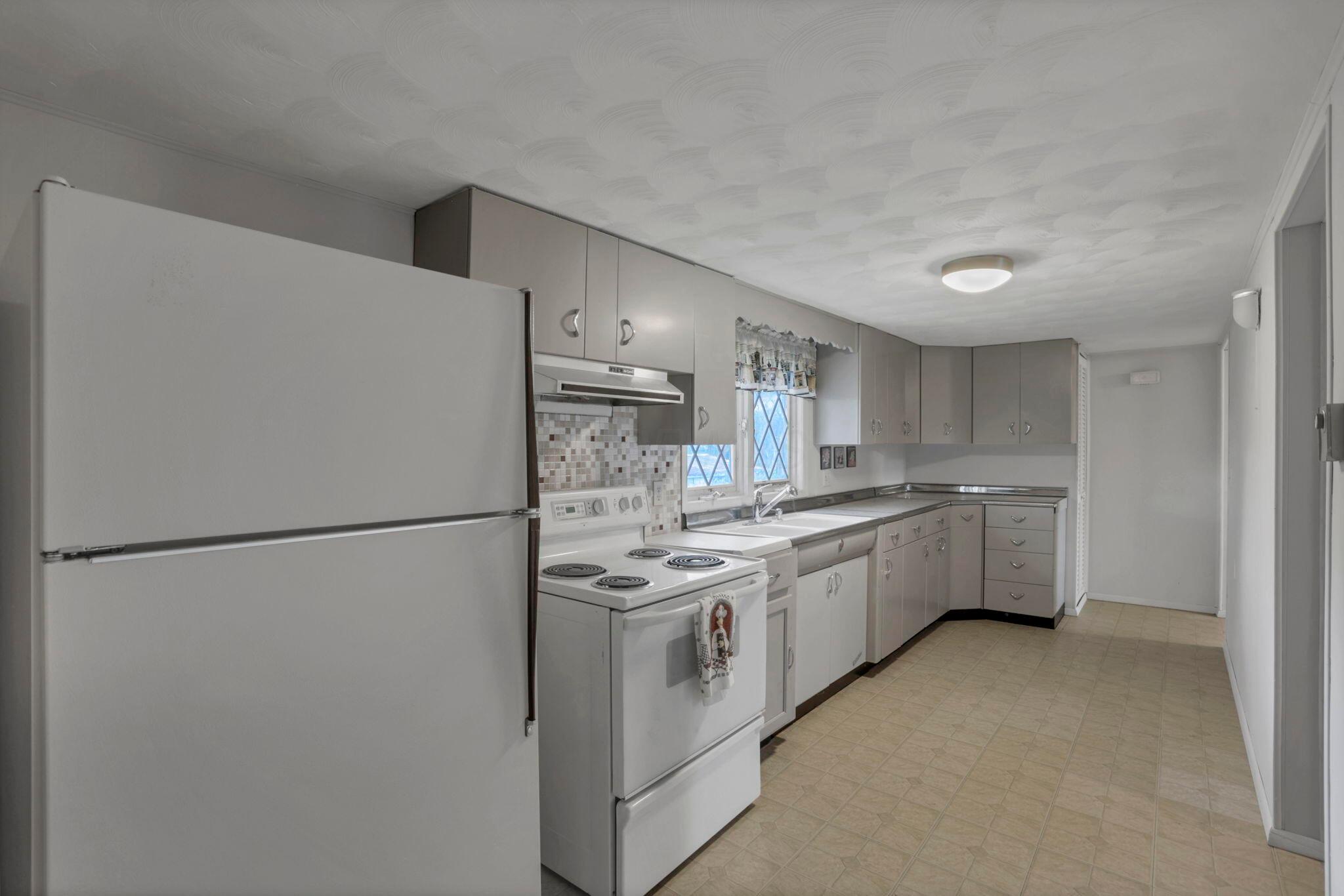1010 County Line Road NE