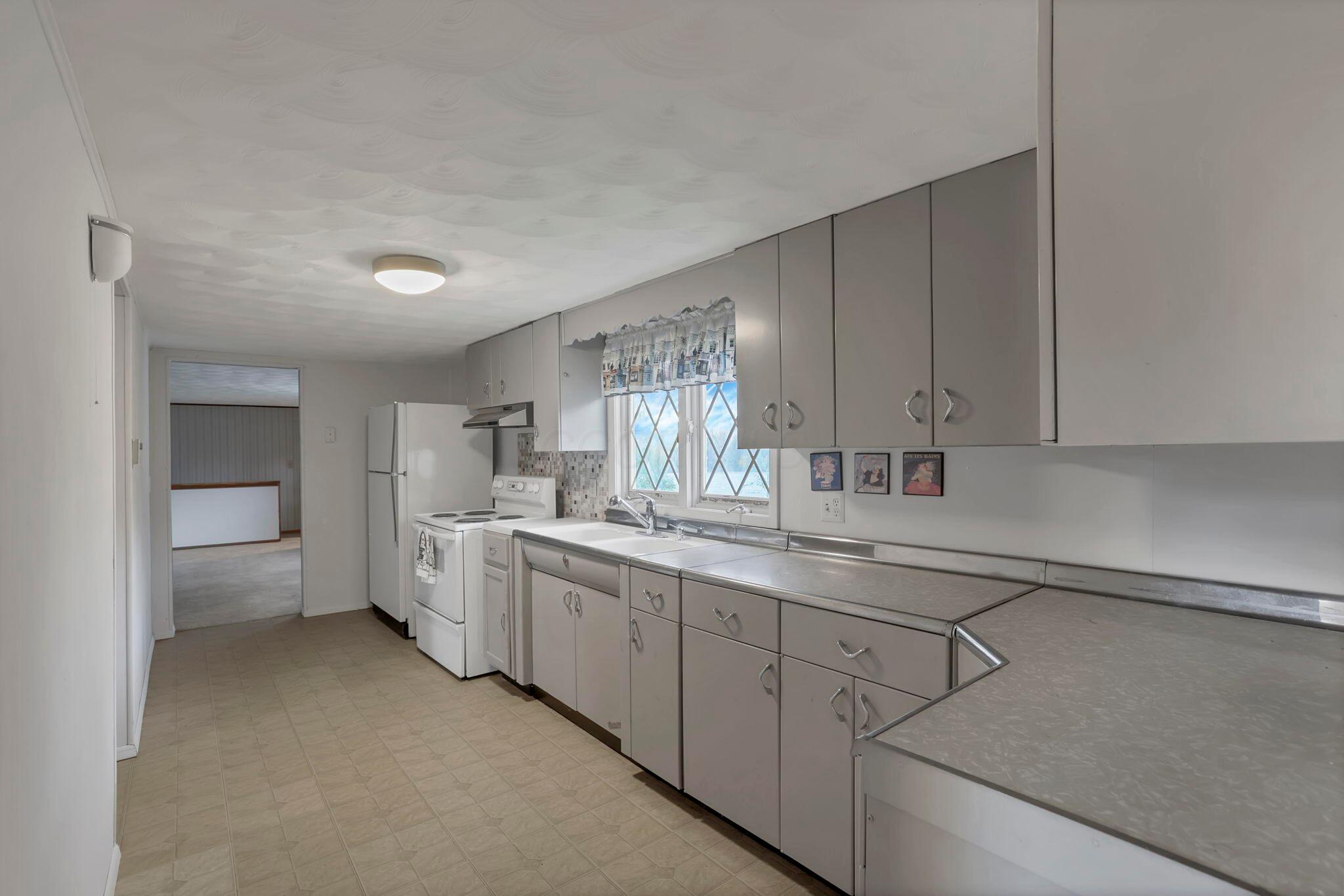 1010 County Line Road NE