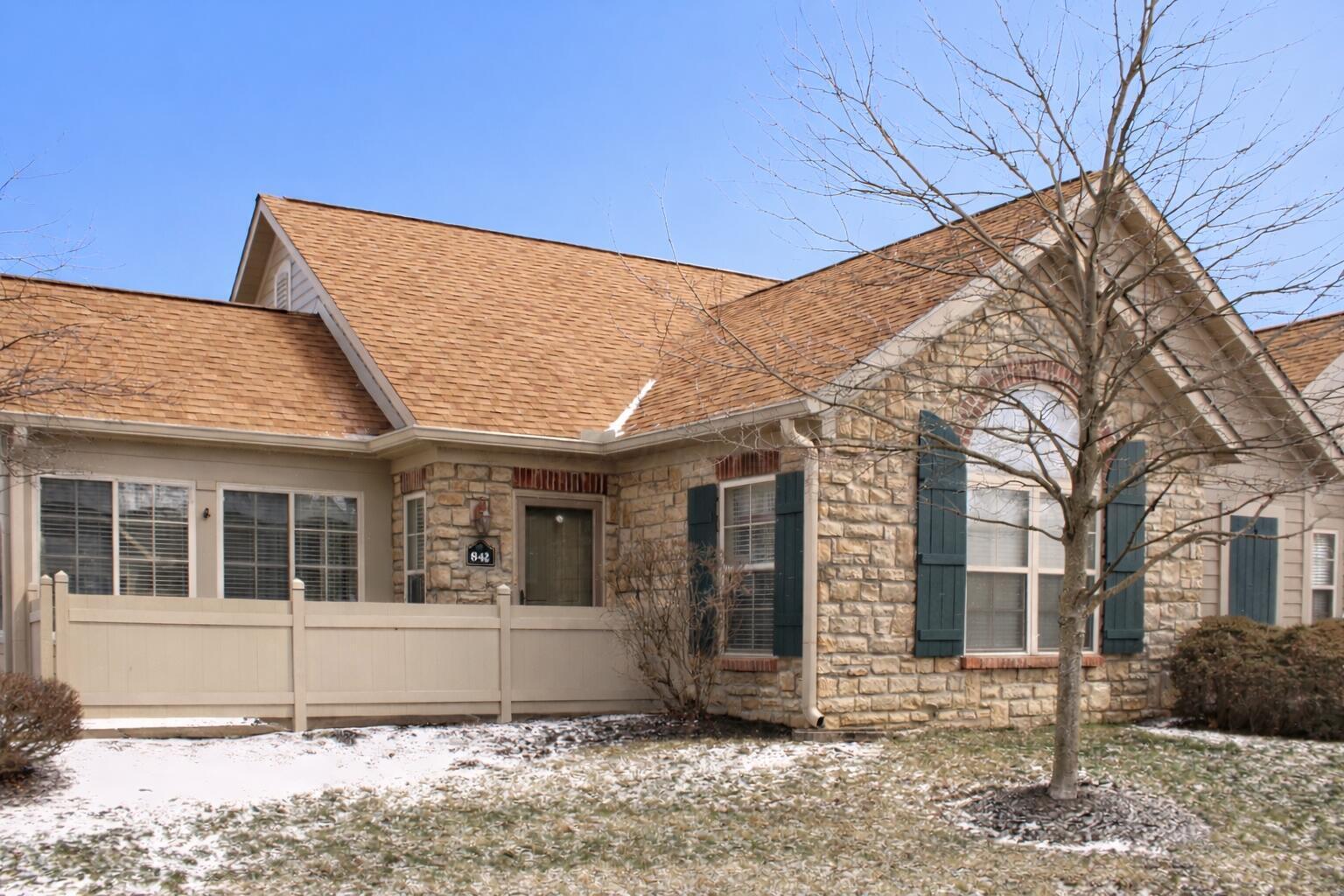 842 Lambton Circle W