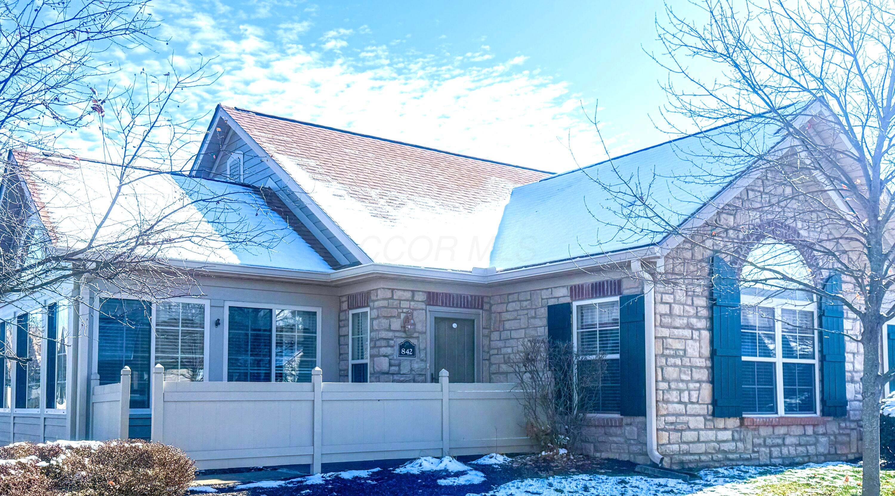 842 Lambton Circle W